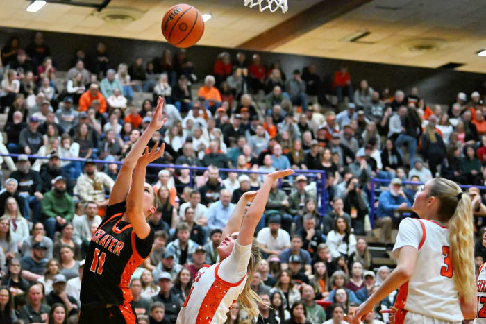 a Silverton Crater 5A Oregon girls basketball final 2024 Leon Neuschwander 14